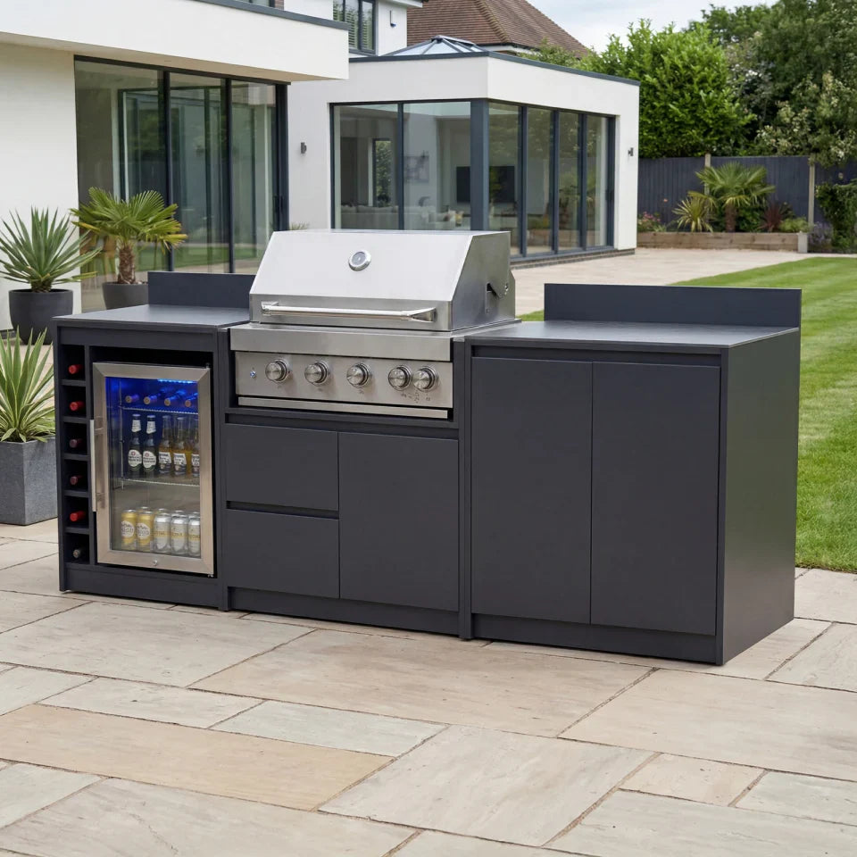 Outdoor Kitchen